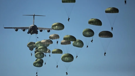 Două sute de paraşutişti americani vor participa la manevre militare în Ucraina