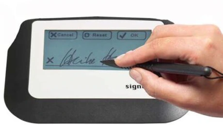 Din 15 septembrie, operatorii economici vor putea folosi semnătura electronică pentru declaraţiile vamale