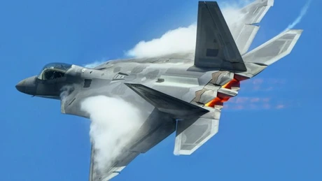 Avioane invizibile americane F-22 în Europa. Mesaj al lui Obama pentru Putin - presă