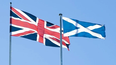 Regatul Unit garantează o descentralizare sporită după referendumul din Scoţia