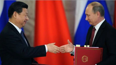 Putin întoarce spatele dolarului. Rusia a început să vândă petrol în monedă chineză