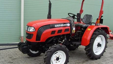 Care este cel mai ieftin tractor pe care îl poţi cumpăra direct cu fonduri europene. FOTO