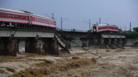 Austria: Pod prăbuşit peste şine la doar câteva minute după trecerea unui tren de călători