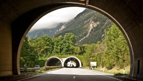 Autostrada Ploiești - Brașov: Primarul orașului Sinaia susține varianta cu tuneluri