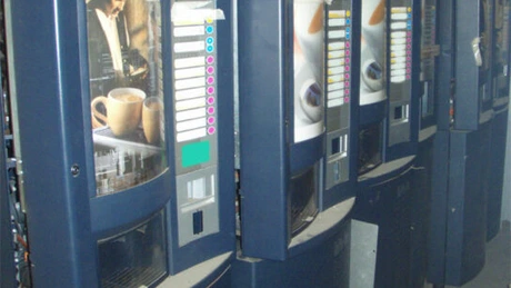 Cât cheltuiesc românii la vendomate