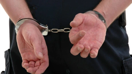 Şapte persoane bănuite de infracţiuni economice, reţinute în Cluj după un flagrant