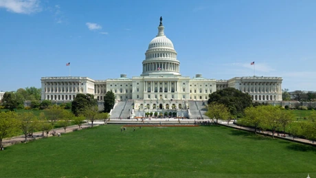 Gest inedit la Washington. Un bărbat a aterizat cu elicopterul pe peluza Capitoliului, în semn de protest faţă de corupţie
