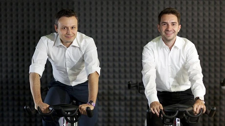 Doi tineri antreprenori fac două milioane de euro din trimiterea corporatiştilor din toată ţara la sală