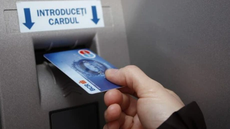 BCR opreşte operaţiunile cu cardul şi bancomatele