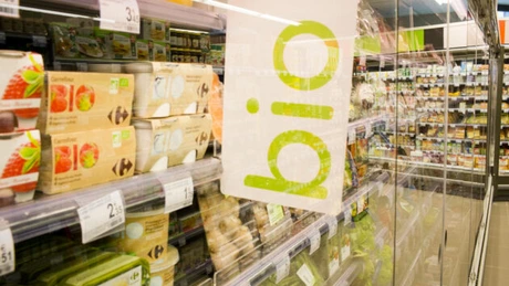 Carrefour a devenit procesator de alimente ecologice