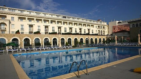 INFOGRAFIC. Cât costă să stai în hotelurile de la mare ale milionarilor români. Unde plăteşti 5.000 euro/săptămână