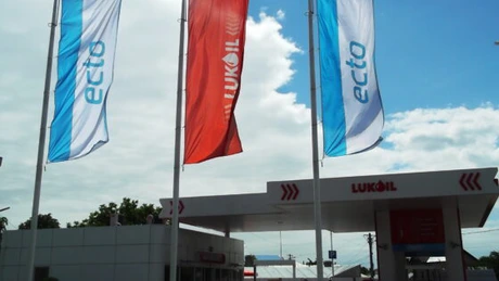 LUKOIL reduce preţul carburanţilor ECTO în luna iunie, de vineri până duminică. De 1 iunie, copiii vor primi dulciuri