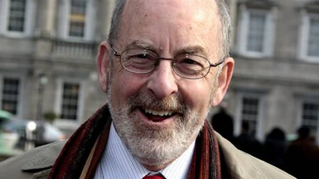 Guvernatorul Băncii Irlandei se retrage anticipat din funcţie