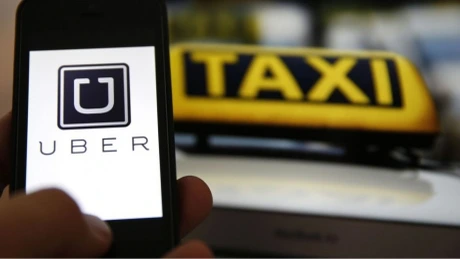 Iohannis a promulgat legea anti-Uber, care impune autorizaţie de taxi la transportul de persoane