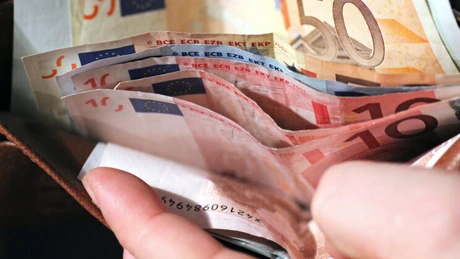 MAE recomandă cetăţenilor români care călătoresc în Grecia să aibă asupra lor suficienţi bani lichizi