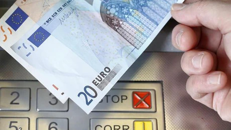 BCE: Noile elemente de siguranţă ale bancnotelor din zona euro au redus falsurile în acest an