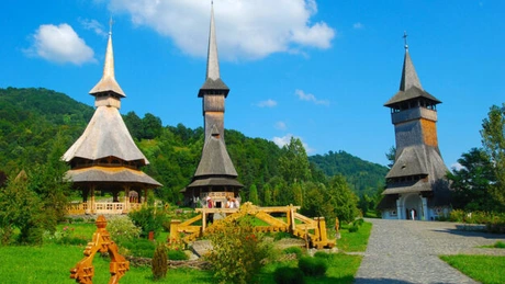 Turiştii şi pelerinii au ocupat toate locurile din pensiunile din Maramureș de Sfânta Maria