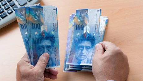 Polonia: Decizia CJUE le permite celor cu credite în franci elveţieni să ceară conversia în moneda locală