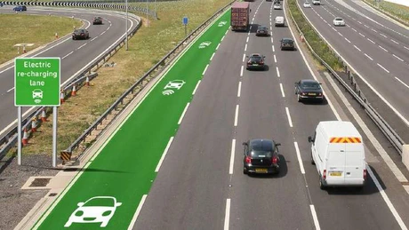 Marea Britanie testează şosele ce încarcă maşinile electrice în timpul mersului