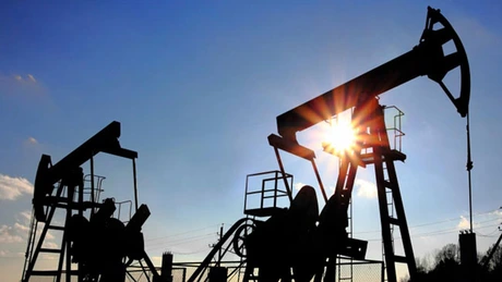 Preţul petrolului s-a prăbuşit. Barilul Brent a scăzut sub 40 de dolari