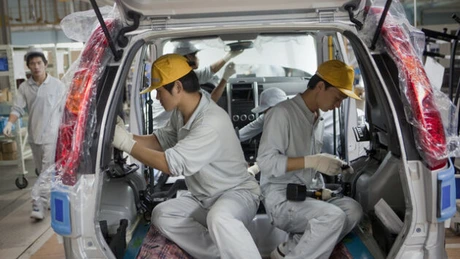Companiile auto îşi reduc producţia în China în urma scăderii vânzărilor