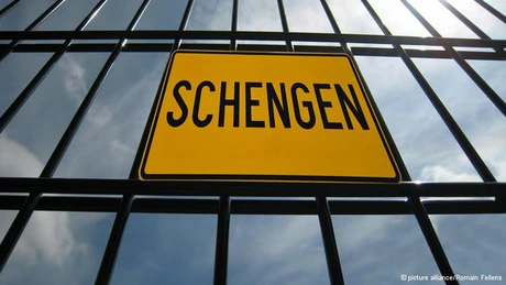 Guvern: România nu condiţionează acceptarea cotelor obligatorii de imigranţi de intrarea în Schengen
