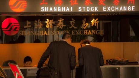 China: acţiunile listate la bursele din Shanghai şi Shenzhen au fost oprite de la tranzacţionare