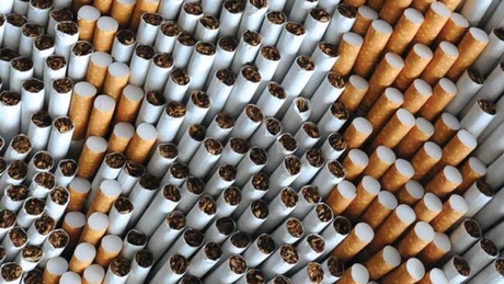 Percheziţii la suspecţi de infracţiuni economice: peste 300.000 de ţigarete de contrabandă confiscate