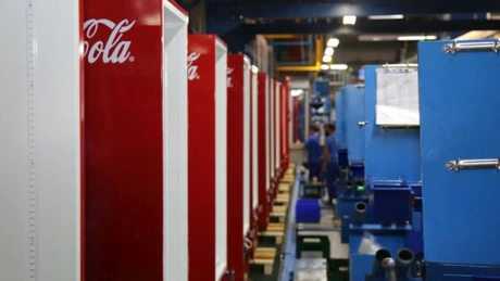 Frigoglass România vrea să vândă vitrine frigorifice de 100 mil. €, în 2015. Cum arată uzina care lucrează pentru Coca-Cola