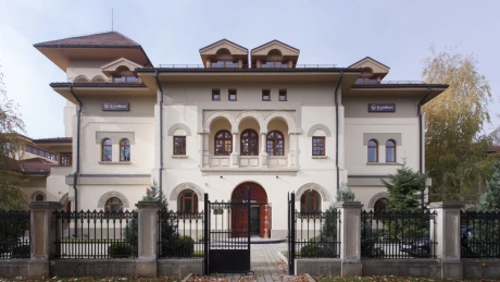 Eximbank lucrează la modificarea statutului băncii pentru a putea cumpăra licenţa Băncii Româneşti
