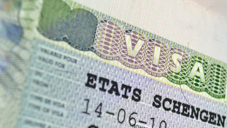Sistemul Schengen ar putea fi pus în discuţie, dacă Europa nu-şi asumă responsabilităţile la frontieră - Valls