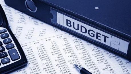 Parlamentul a retrimis proiectul legii bugetului pe 2016 la Comisiile de buget până marţi dimineaţă