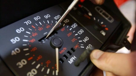 Proiect: Închisoare de la 2 la 5 ani pentru cei ce modifică kilometrajul maşinilor