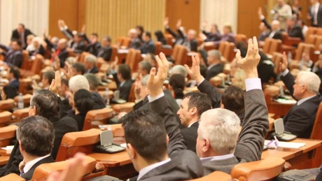 Senatului şi Camera Deputaţilor şi-au votat bugete pe anul 2016 majorate cu 81 milioane lei faţă de prevederile iniţiale