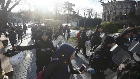 Atentat la Istanbul: Zeci de turişti români vor să se întoarcă în ţară