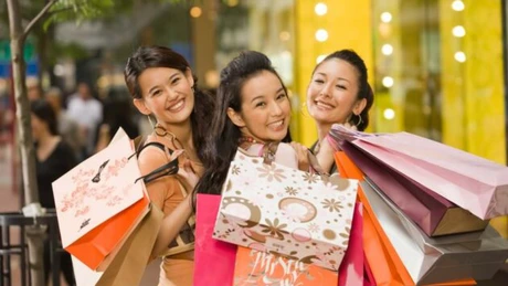 Chinezii au cumpărat 46 % din produsele de lux din întreaga lume în 2015 - raport