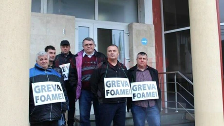 15 persoane în greva foamei în faţa sediului Complexului Energetic Oltenia