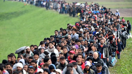 Numărul refugiaţilor şi migranţilor identificaţi aflaţi în prezent în Grecia este de 57.000
