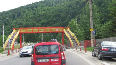 CNADNR construieşte trei pasarele pietonale noi peste DN1