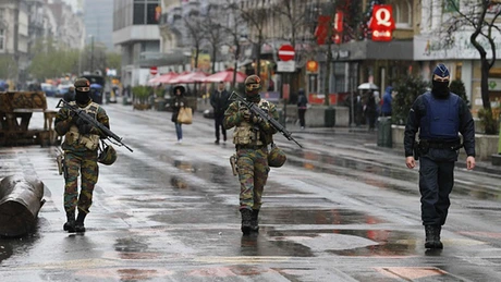 Schimb de focuri la Bruxelles în cadrul unei operaţiuni antiteroriste. Un poliţist a fost rănit