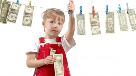 Cioloş spune că nu sunt bani pentru majorarea indemnizaţiei de creştere a copilului: Să ne indice Parlamentul sursa