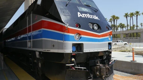 Un tren cu 348 de oameni la bord a deraiat în SUA. Doi oameni au murit