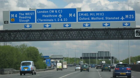 Guvernul britanic investeşte 150 milioane de lire în dotarea autostrăzilor cu sisteme tehnologice inteligente