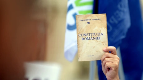 Trei mil. români au semnat pentru modificarea Constituţiei: 