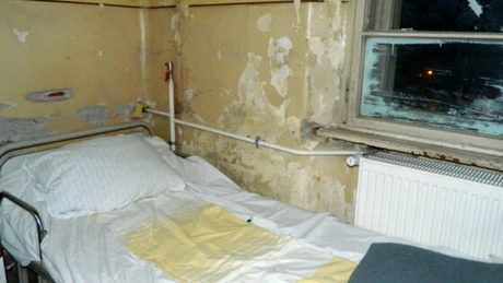 Dezinfectanţii diluaţi: zeci de mii de români se îmbolnăvesc în spital. Doctorii ascund numărul să nu piardă banii de la CNAS