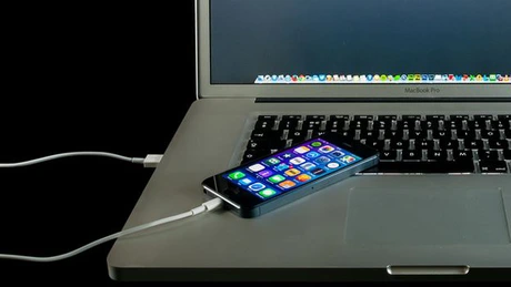 Smartphone-urile cu sisteme de operare Android sau iOS pot fi compromise la încărcarea prin conexiuni USB