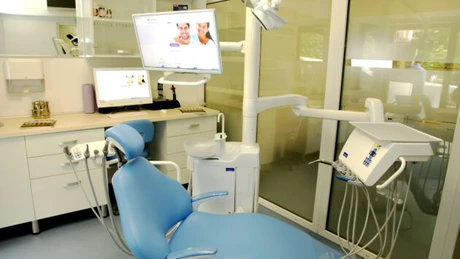 Trei antreprenori români au deschis o clinică stomatologică ce promite înjumătățirea timpilor de tratament