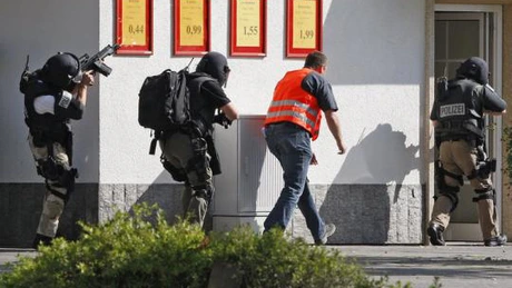 UPDATE: Incident armat şi luare de ostatici într-un cinematograf din Germania. Autorul atacului a fost împuşcat mortal
