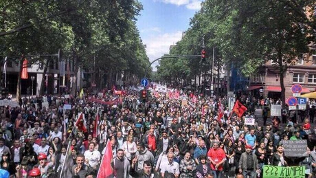 Mii de imigranţi turci participă la un miting de susţinere a preşedintelui Erdogan în Koln