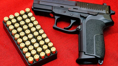 Poliţia Română îşi cumpără pistoale de calibrul 9mm în valoare de 1,5 milioane de euro